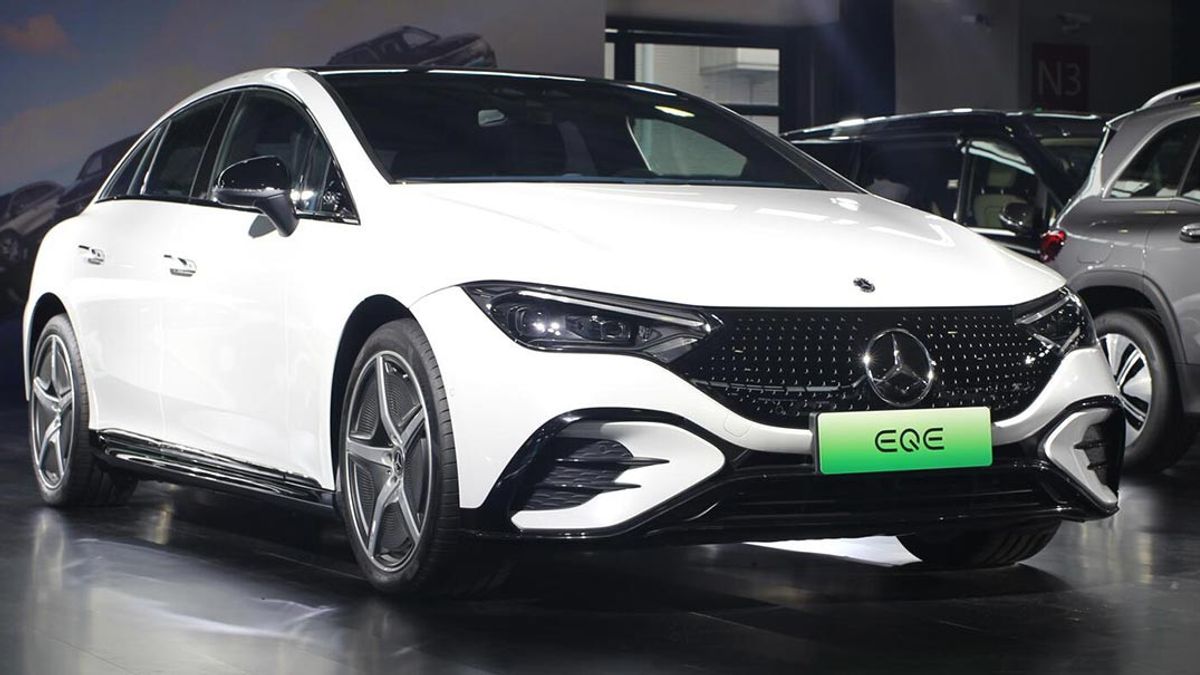Mercedes Benz Recall 2.380 Unit Mobil Listrik Seri EQ di China Karena Masalah Ini