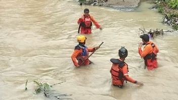 3 SAR Teams Formed To Search For Ngatijan Drifting In The Celeng River, Bantul