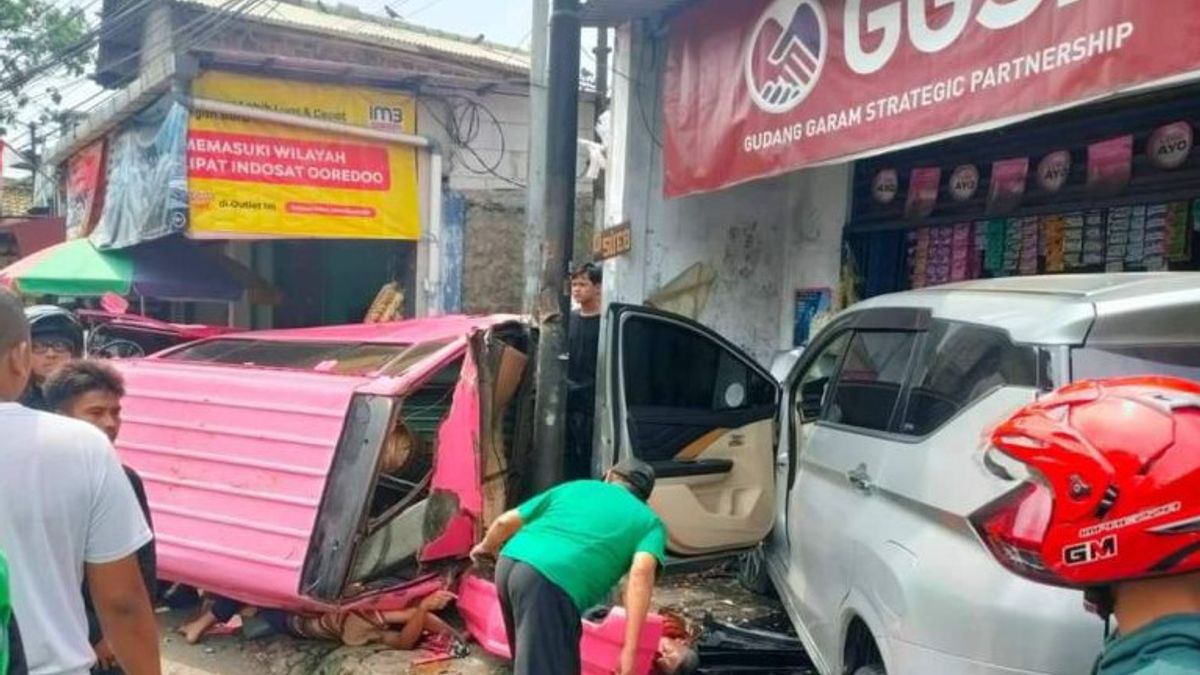 Angkot Collis Minibus In Sukabumi, Cakue Traders Seruk, 3 Died Instantly