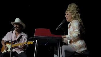 Lady Gaga et Bruno Mars présentent une nouvelle chanson pour la première fois lors d'un concert en Californie