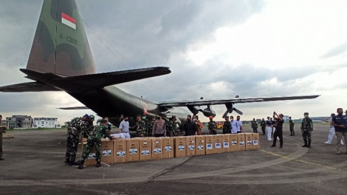 قائد TNI يساعد 100 وحدة مكثف الأكسجين إلى مقاطعة سومطرة الشمالية