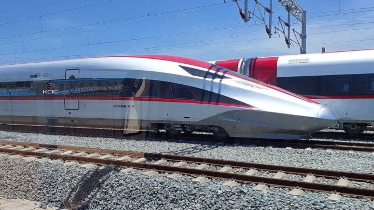 Starting Tomorrow, People Can Try The Jakarta-Bandung High Speed Train, Free!
