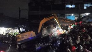 KLH Bantu Angkut 116 Ton Sampah Menumpuk di Pasar Cimanggis Tangsel