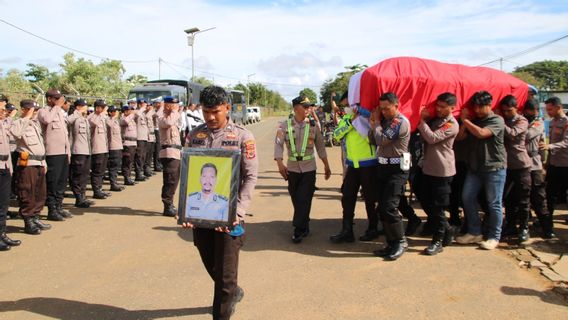 Jenazah Briptu Meizyard Elisa Indey, Anggota Polri yang Gugur Dalam Tugas Dijemput Polres Merauke di Terminal Kargo Bandara Mopah Merauke