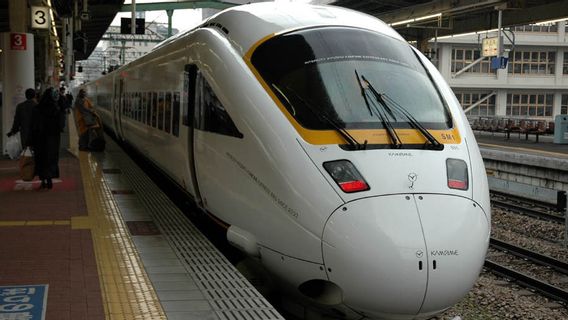 Essayant Prétendument De Brûler Un Train Shinkansen Venant En Venant En Face Inspiré Par L’attaque Du Joker, Le Grand-père Au Japon Arrêté