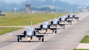 Jet Tempur F-4 Phantom II Korea Selatan Lakukan Penerbangan Perpisahan Usai Berdinas Lima Dekade