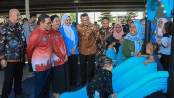 プラモノのジャクート有料道路の下に庭園を作る:人口密集地域に非常に限られた緑地