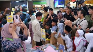 Wapres Gibran Ajak 100 Anak Yatim di Banyuwangi Belanja Perlengkapan Sekolah