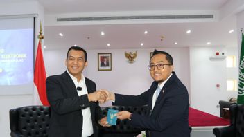 サービスをスピードアップし、ジッダのインドネシア大使館が最初のeパスポートを発行