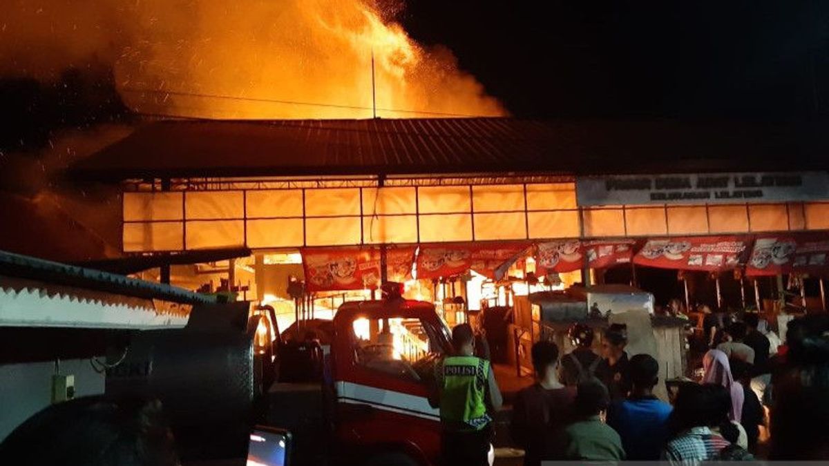 バリ島のレラテン市場の20のベンダーの屋台が全焼し、損失は数十億ルピアと推定