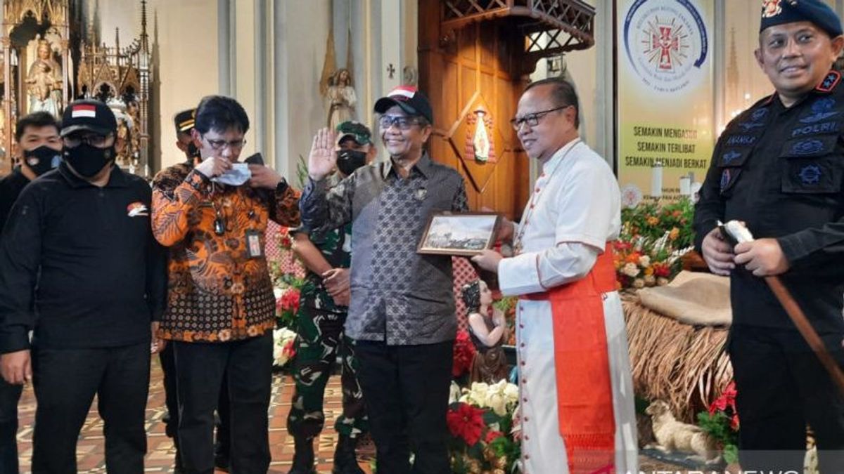 Kunjungi Katedral Jakarta, Mahfud MD Beri Pesan Menyentuh Tentang Natal 2021