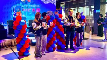 Seniman Arkiv Vilmansa Warnai Kolaborasi EVOS dan Pop Mie Lewat Merchandise Eksklusif