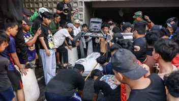 官员退休的现象被判定为失去社会敏感性