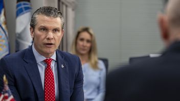 Menhan Hegseth Pecat Kepala Staf Angkatan Darat Saat AS Perang Lawan Iran
