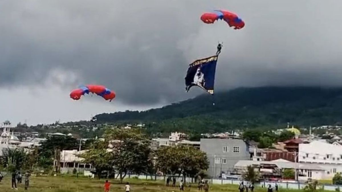 Bienvenue à la Saint-Valentin 2023 dans la ville des îles Tidore, l’équipe de sortie des parapluies tni al titre d’entraînement