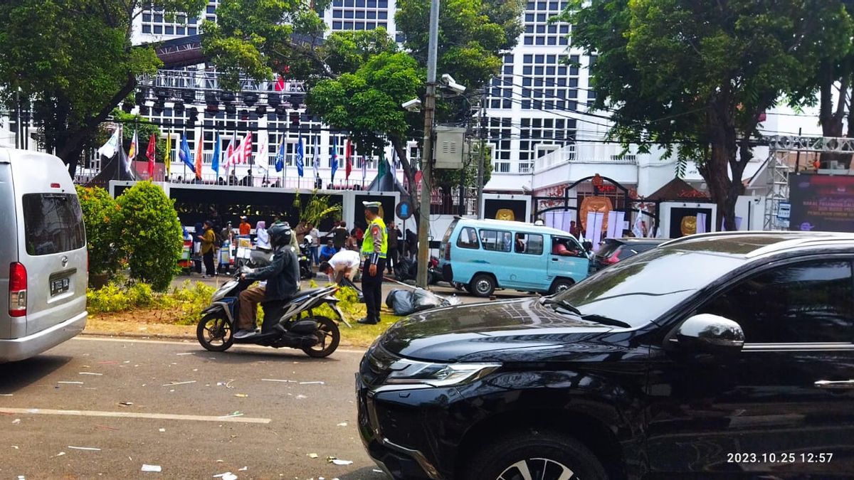 After Prabowo-Gibran Completed The List Of Presidential Candidates, Traffic Flows In The Indonesian KPU Area Have Been Opened By The Police