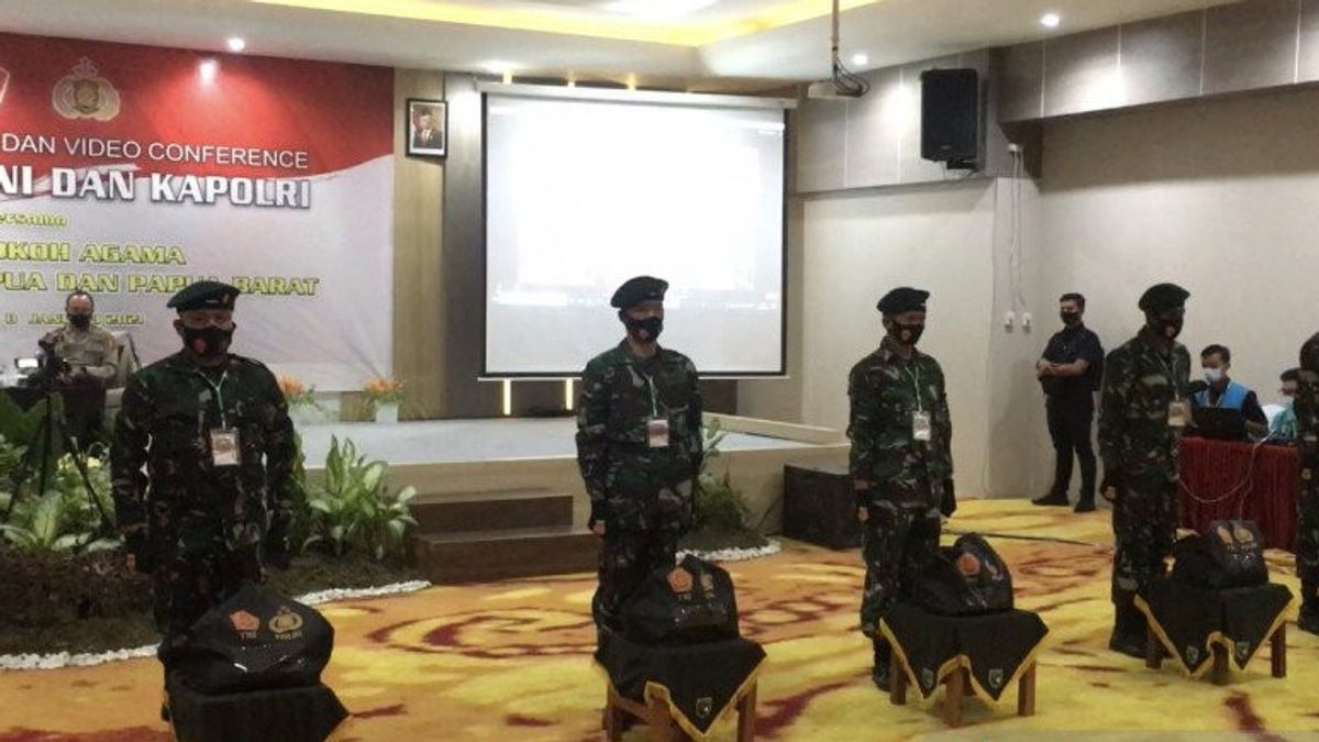 在巴布亚，印尼武装部队指挥官哈迪·贾詹托召集宗教领袖