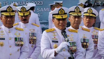 印尼海军4号警报 KRI 保卫北纳土纳海主权