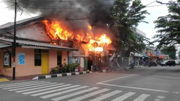 疑似电气短路，Jatinegara Ludes的3个摊位被烧毁