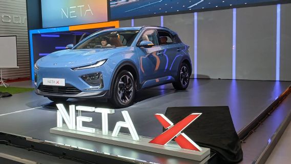 Image courte de la conduite avec Neta X : un VUS électrique pratique et pratique