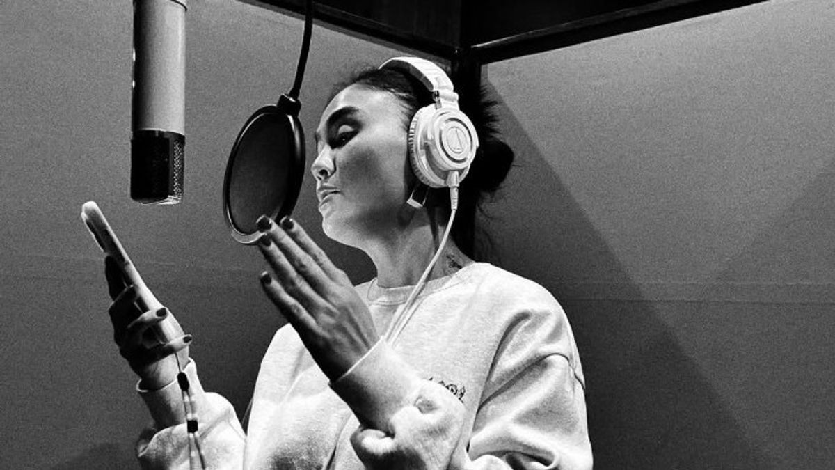 Agnez Mo Singgung Keserakahan,这是Ahmad Dhani和Piyu的回应