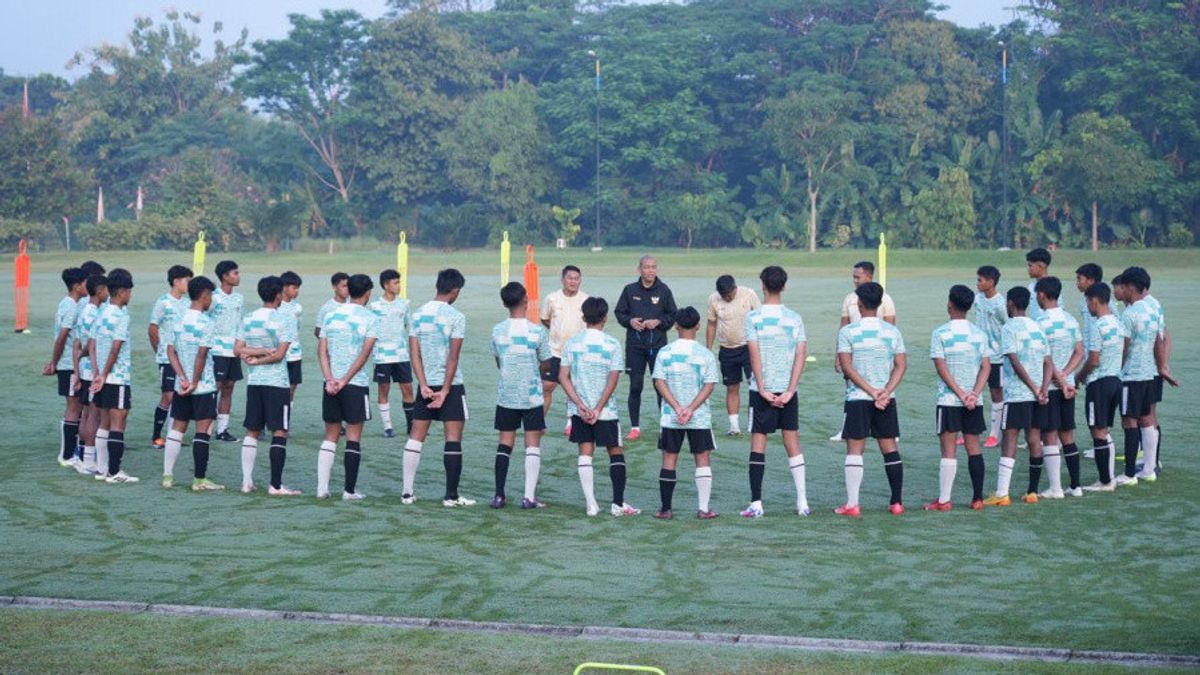印度尼西亚U-16国家队在2024年AFF U-16杯中对阵菲律宾,Erick Thohir称其为钢铁智力团队