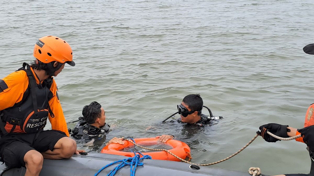 Tim Sar Masih Cari Pemancing Yang Tenggelam Di Perairan Pantai Teluk