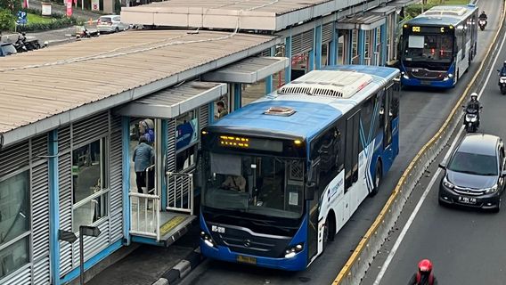 Officers Secure a Man Masturbating on a Transjakarta Bus and Immediately Handled to the Jakut Police