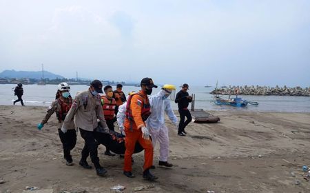 Jenazah Wisatawan Asal Cianjur yang Tenggelam di Pantai Karanghawu Sukabumi Berhasil Ditemukan