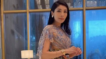 The Only Guest From Indonesia, This Is A Portrait Of Doctor Irene Wearing A Beautiful Dress Present At Anant Ambani's Wedding Invitation