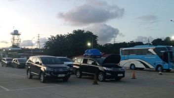 ASDP يذكر أن عدد المسافرين الذين يستخدمون السيارات الخاصة في ميناء تانجونغ كاليان قد زاد بنسبة 25 في المائة