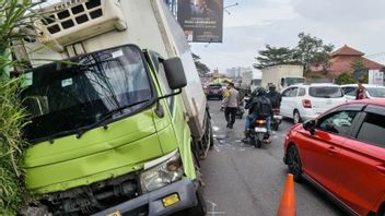 Oleng 卡车在 Nagreg Tabrak 路上撞上行人，造成死亡