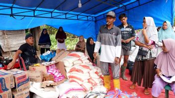 National Christmas Committee Helps West Sumatra Disaster Victims