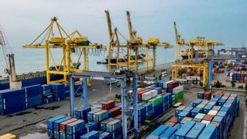 在新加坡和马来西亚的主导地位上加重经济损失，国有企业部长准备为Belawan Port提供直接呼叫出口服务： 