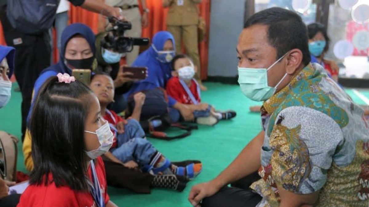 Le Développement à Semarang Assuré Par Le Maire Hendi Répond Aux Besoins Des Enfants Handicapés