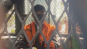    Diborgol, Gubernur Riau Nonaktif Tiba di Bandara Pekanbaru