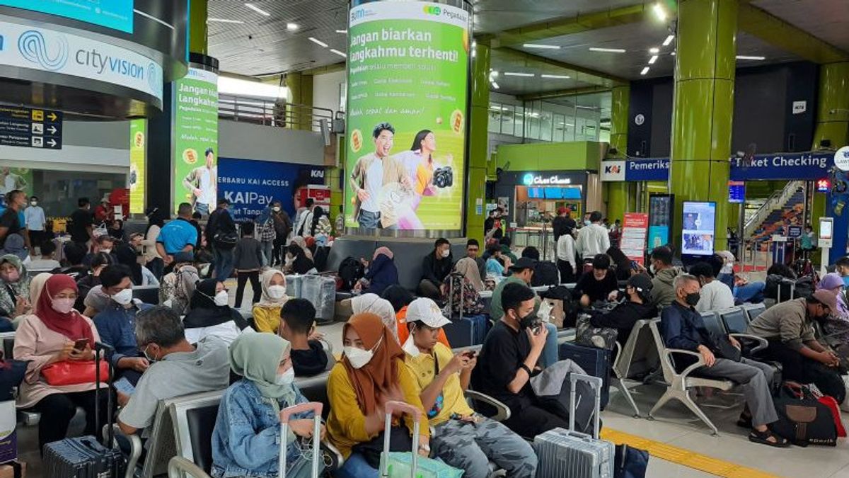 12 Thousand Passengers Departing From Gambir On Christmas Day