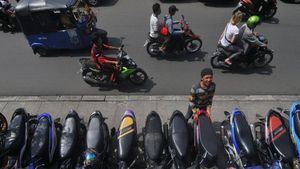 Ahok propose de faire des éclats sauvages à Jakarta: construire un parking sur la rivière