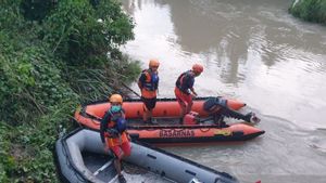 Hari Kedua Operasi Pencarian Anak Perempuan Tenggelam di Sungai Batang Merao Jambi, Tim SAR Gunakan Perahu Karet