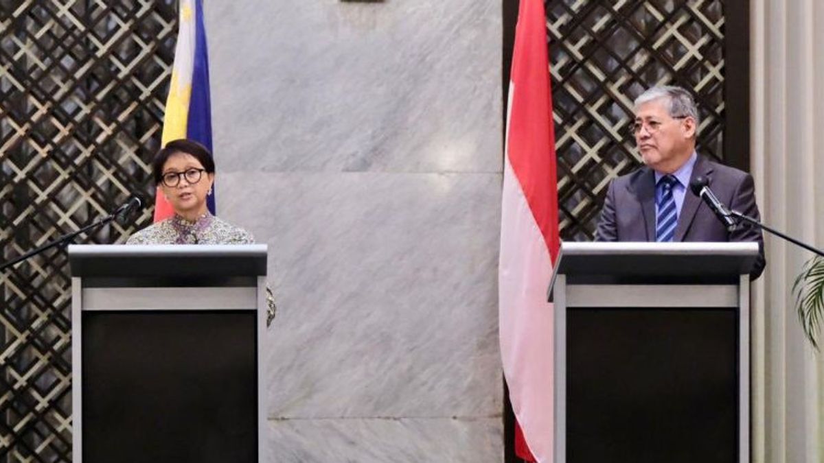 Indonesian Foreign Minister-Philippines Discuss Increased Economic Cooperation