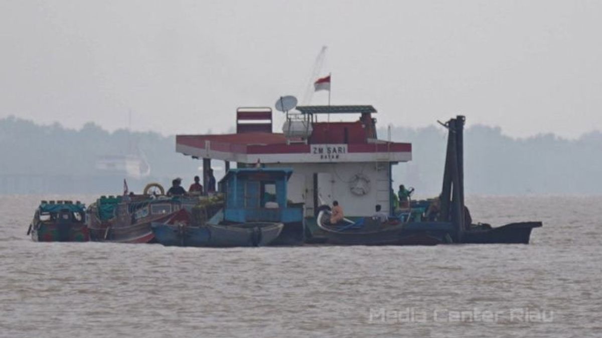 Hundreds Of Dumai Fishermen Can't Go To Sea Due To A Lack Of Fuel