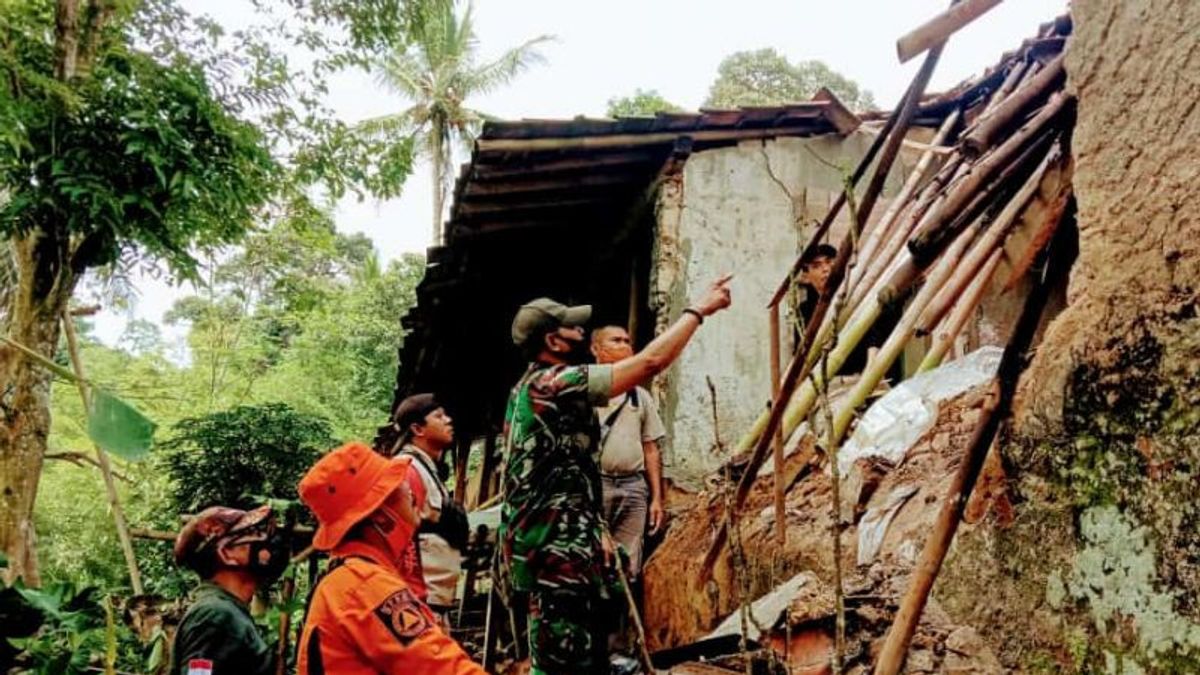 Les Vents Violents Et Les Inondations Endommagent Les Canaux D’irrigation Et Les Maisons Des Résidents Dans Deux Districts De Sukabumi