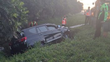 Toyota Innova Car Enters Trench On Tangerang - Merak Toll Road, Banten Police Traffic Director: Driver Sleepy
