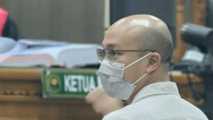 The Defendant Anggoro Breaks Into A Government Bank In Semarang Every Saturday Using Fictitious Credit