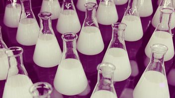 3 الاختلافات بين المحاليل والبلورات والمخاليط ، ما هي؟