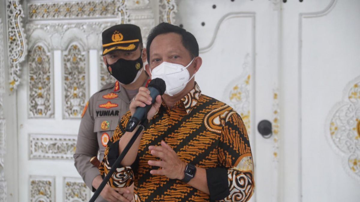 Tito Karnavian Comes To The Regions And Motivates The Local Government To Face The COVID-19 Pandemic