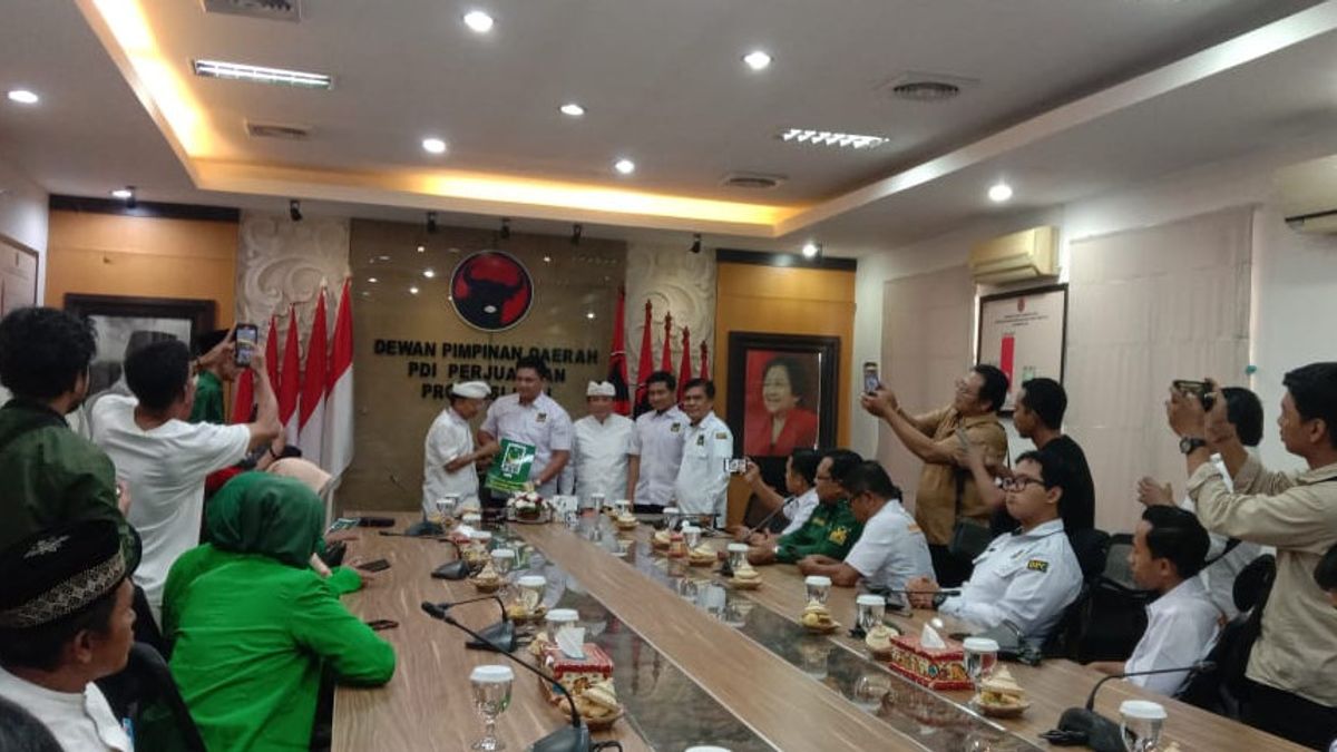 Didukung 8 Partai, Wayan Koster Optimistis Menang Lawan De Gadjah di Pilgub Bali 