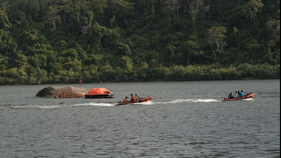 Prétendument Négligent, Le Capitaine Du Navire Qui A Coulé Dans Les Eaux De Nusakambangan Est Un Suspect.