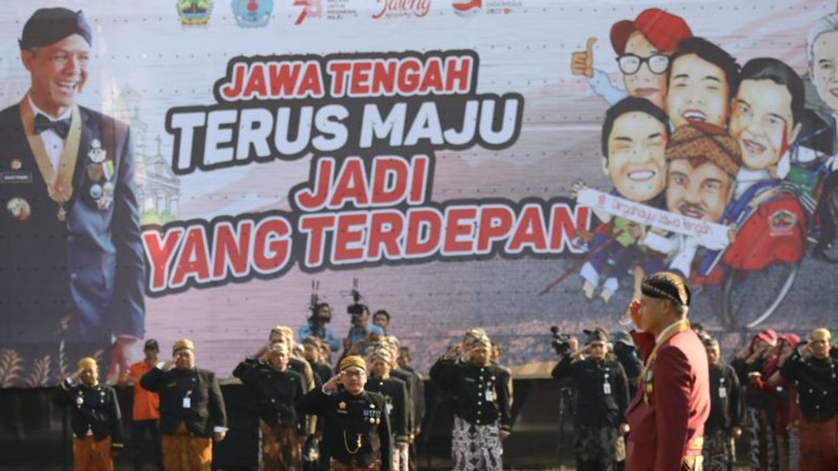 州长Ganjar Pranowo 在中爪哇省周年纪念日向社区表示感谢和感谢