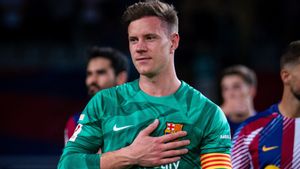 Perlawanan Kiper Ter Stegen Jelang Operasi Punggung, Barcelona Marah Besar